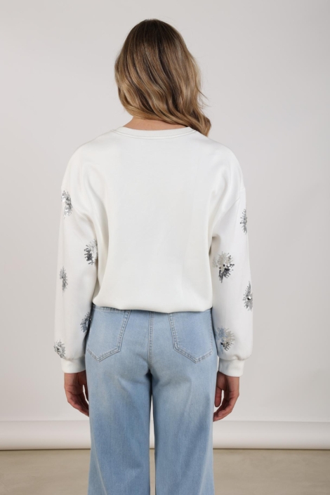 Nukus witte dames sweater | Model achteraanzicht
