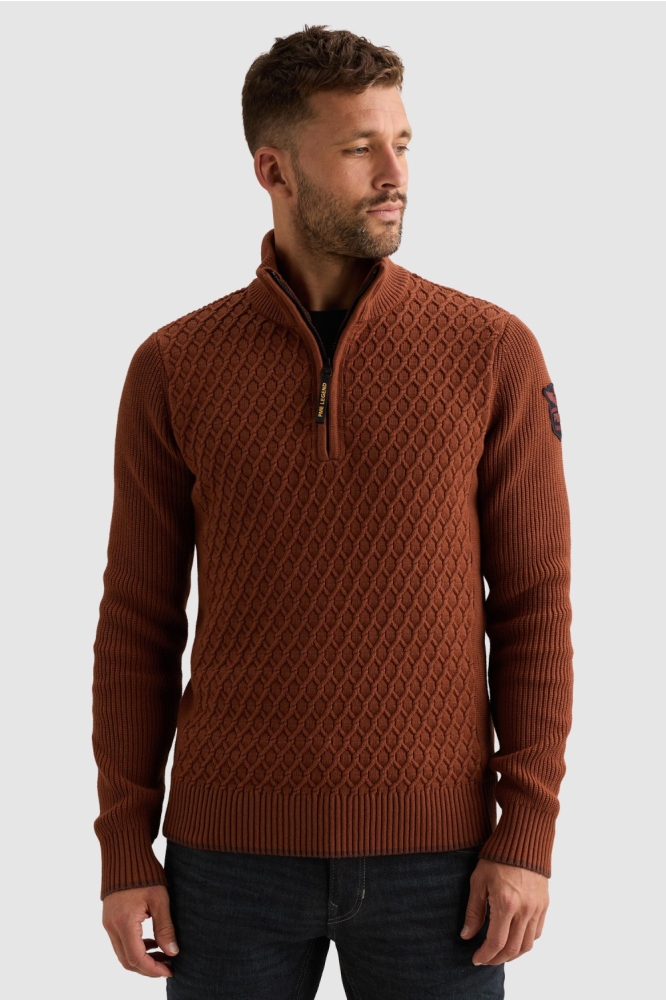 PME legend bruine heren trui | Model vooraanzicht