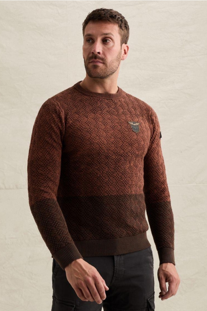 PME legend bruine heren trui | Model vooraanzicht