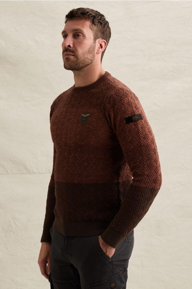 PME legend bruine heren trui | Model zijaanzicht