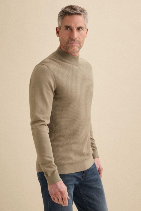 Vanguard beige heren trui | Model zijaanzicht