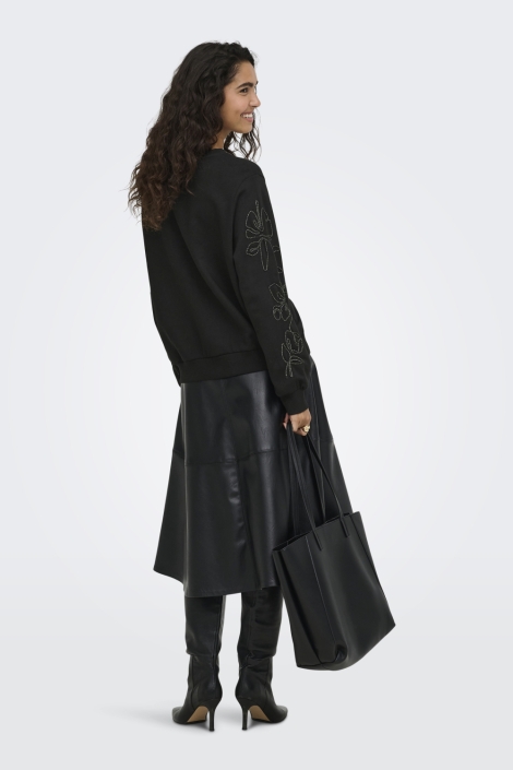 Jacqueline de Yong zwarte dames sweater | Model