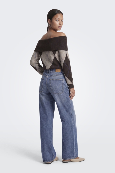 Only bruine dames trui | Model achteraanzicht
