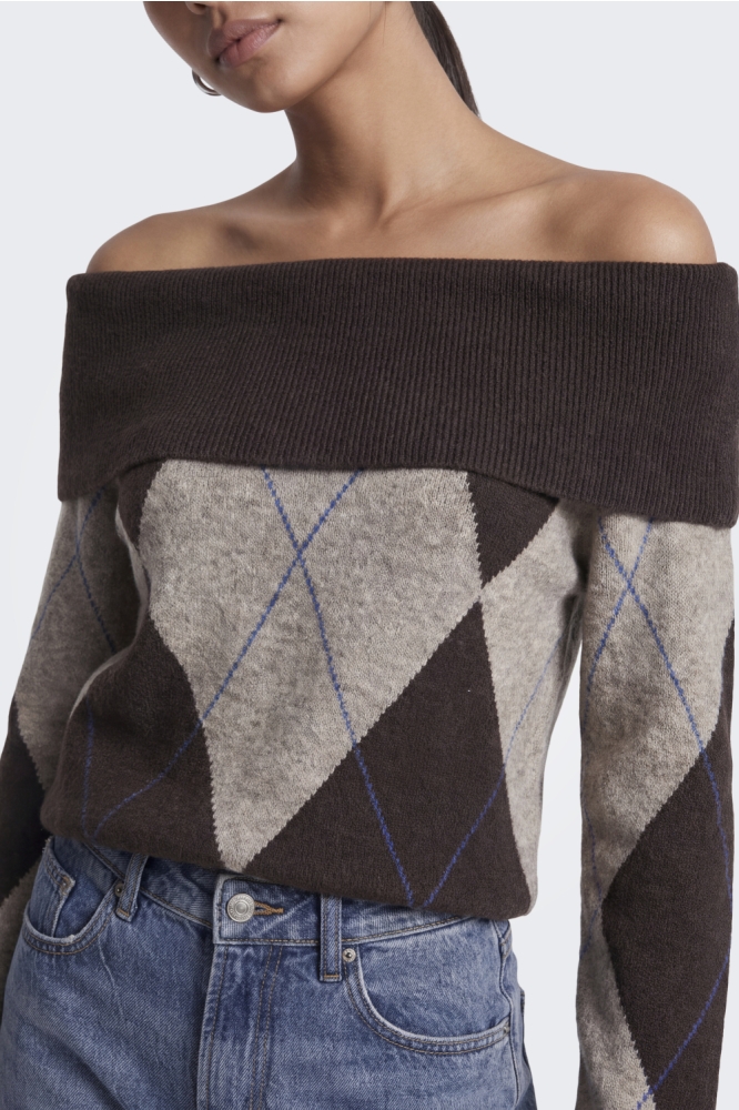 Only bruine dames trui | Model vooraanzicht