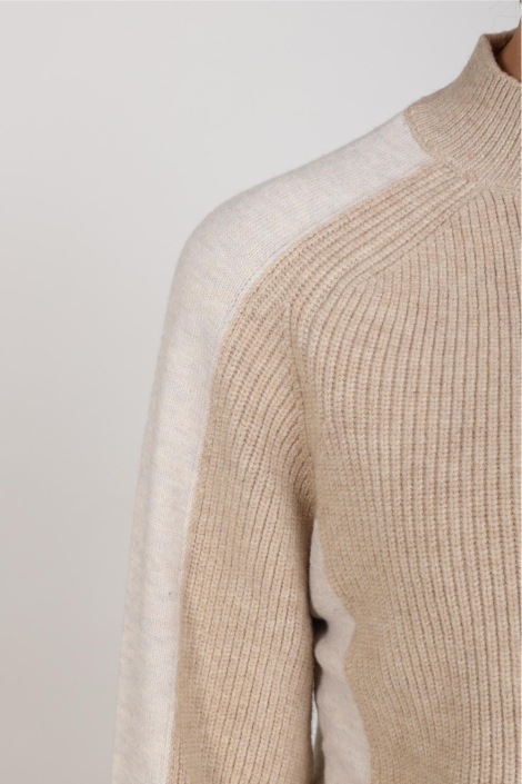 Nukus zand dames trui | Close up