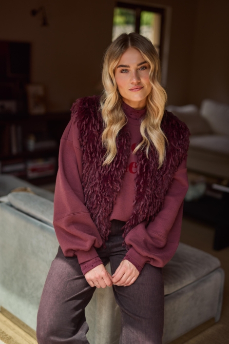 Nukus bordeaux dames sweater | Model vooraanzicht