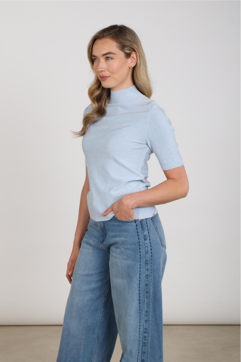 Nukus blauwe dames trui | Model zijaanzicht