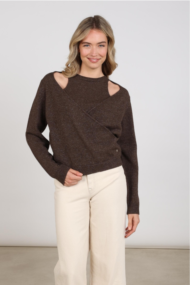 Nukus bruine dames trui | Model vooraanzicht
