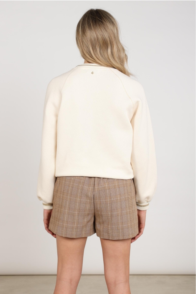 Nukus witte dames sweater | Model achteraanzicht