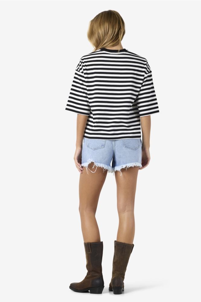 Noisy may zwarte dames t-shirt | Model achteraanzicht