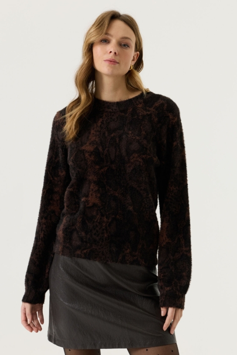 Garcia bruine dames trui | Model vooraanzicht