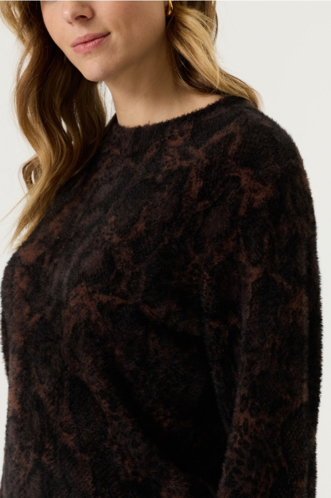 Garcia bruine dames trui | Close up