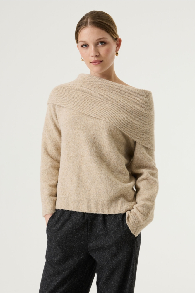 Garcia beige dames trui | Model vooraanzicht