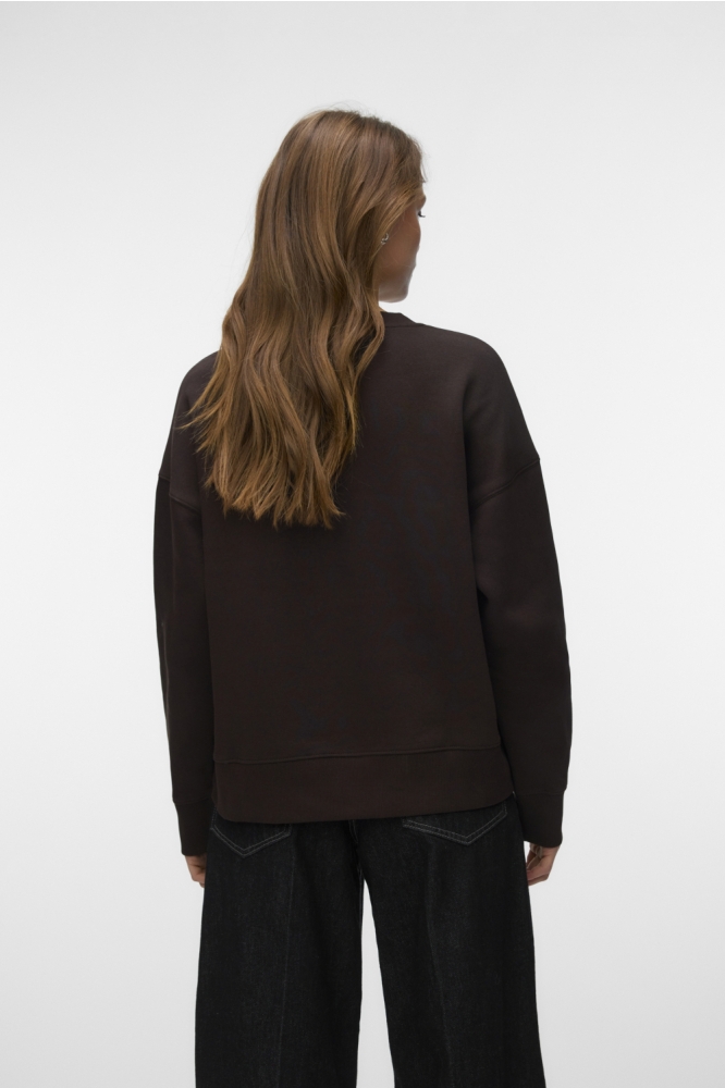 Vero Moda bruine dames sweater | Model achteraanzicht