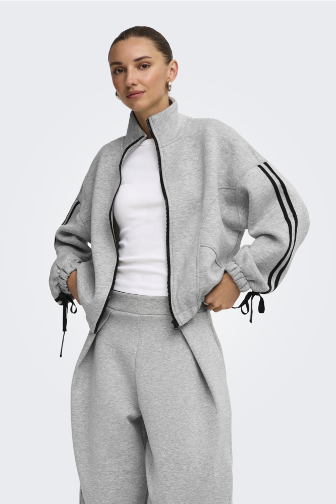 Only grijze dames vest | Model vooraanzicht