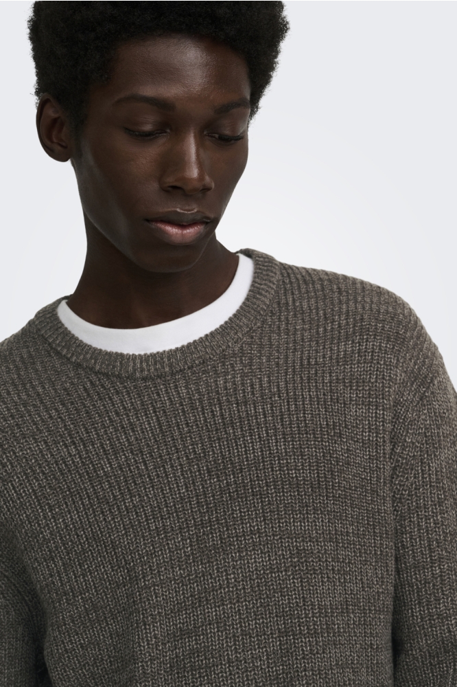 Only & Sons bruine heren trui | Close up