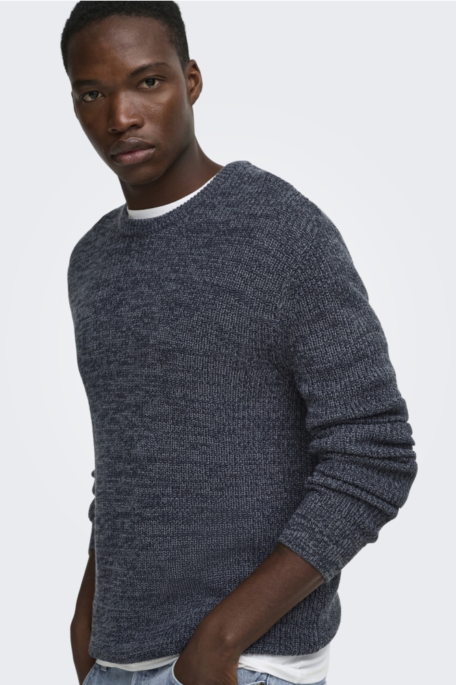 Only & Sons blauwe heren trui | Model vooraanzicht