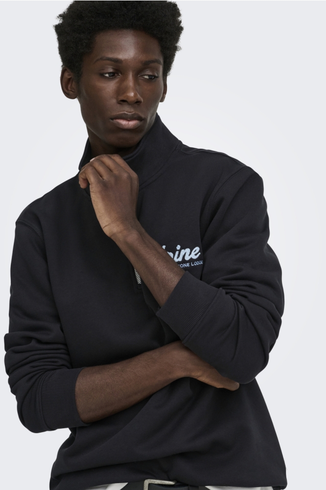 Only & Sons zwarte heren sweater | Model vooraanzicht