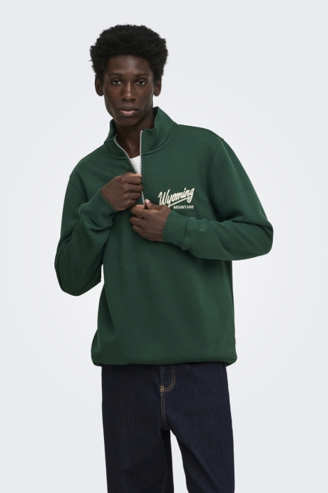 Only & Sons groene heren sweater | Model vooraanzicht