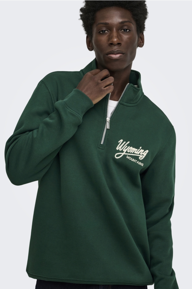 Only & Sons groene heren sweater | Model vooraanzicht
