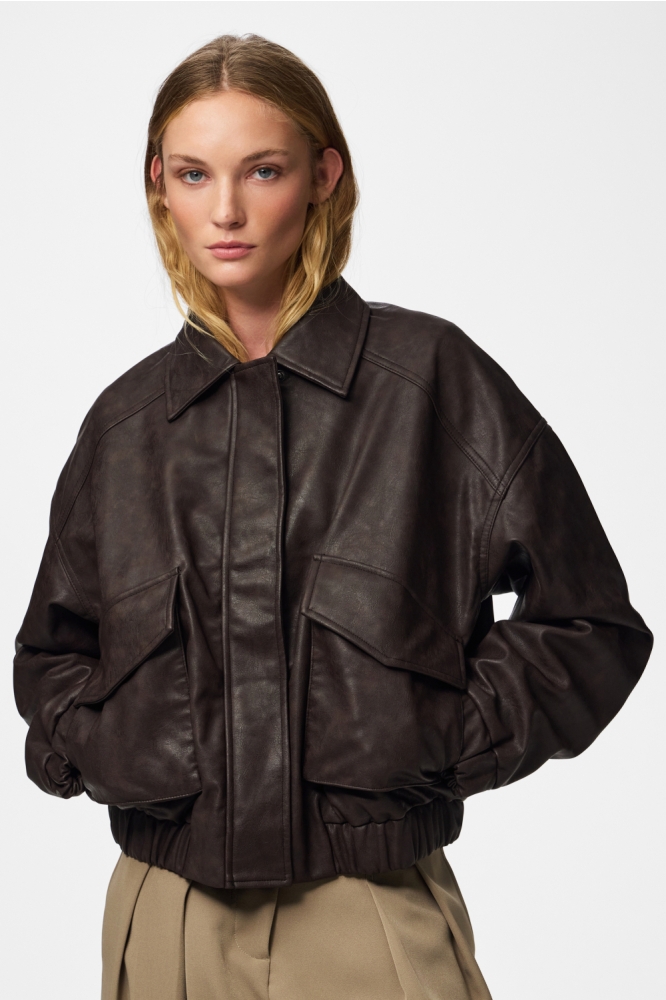 Pieces bruine dames jas | Model vooraanzicht