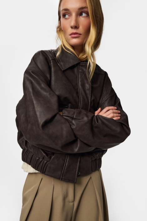 Pieces bruine dames jas | Model vooraanzicht