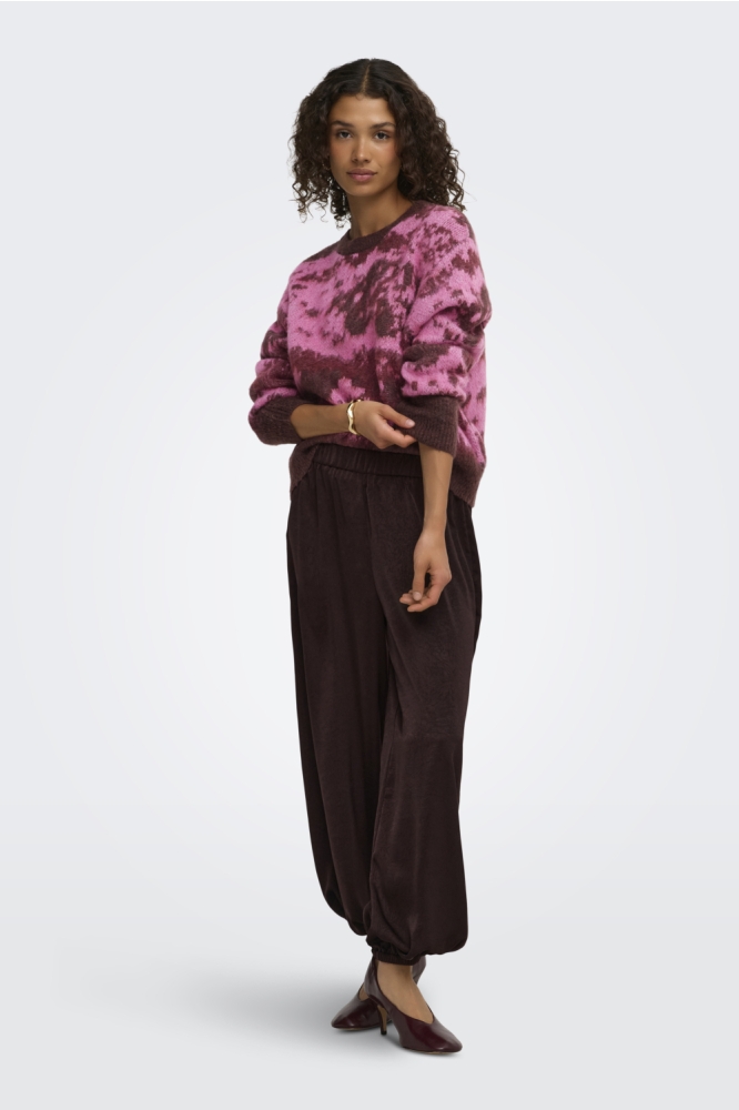 Jacqueline de Yong bruine dames trui | Model