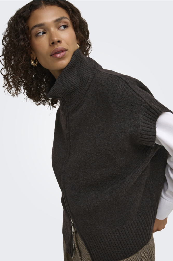 Jacqueline de Yong bruine dames gilet | Model zijaanzicht