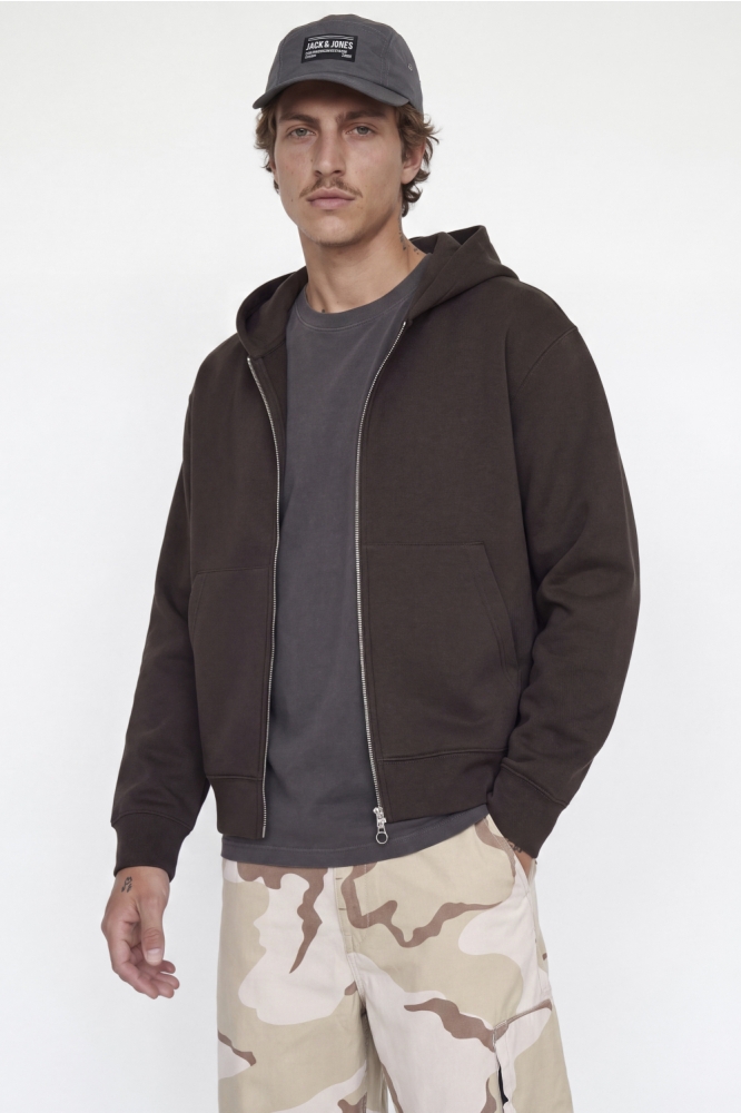 Jack & Jones bruine heren vest | Model vooraanzicht