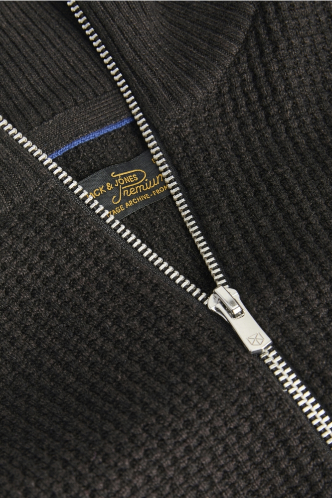 Jack & Jones bruine heren trui | Close up