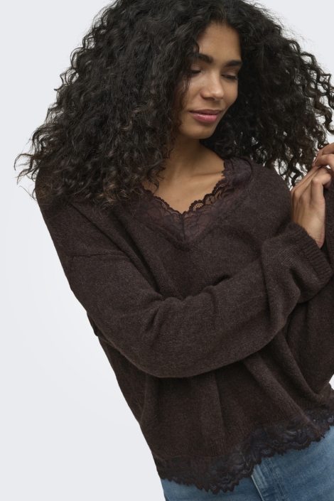 Only bruine dames trui | Model vooraanzicht