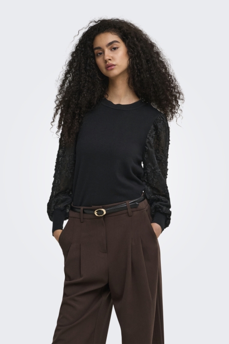 Only zwarte dames trui | Model vooraanzicht