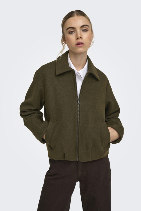 Only groene dames jas | Model vooraanzicht