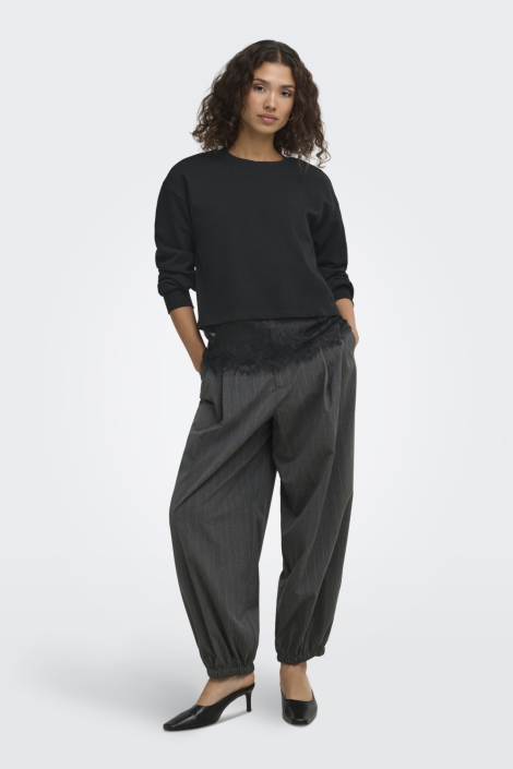 Only zwarte dames sweater | Model
