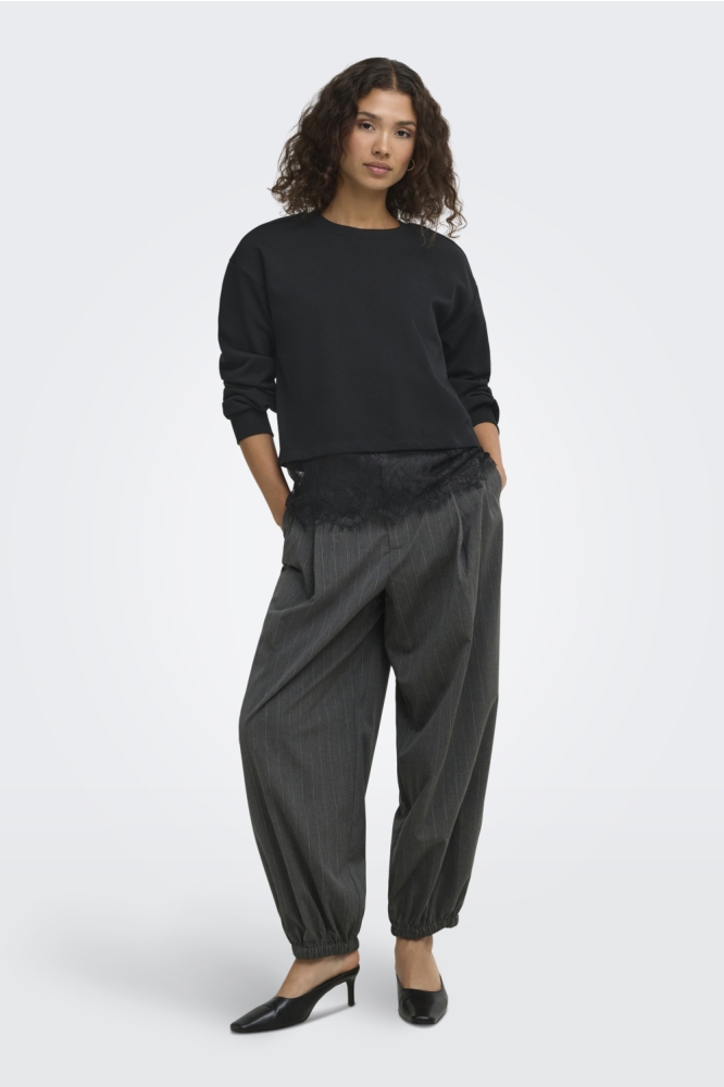 Only zwarte dames sweater | Model