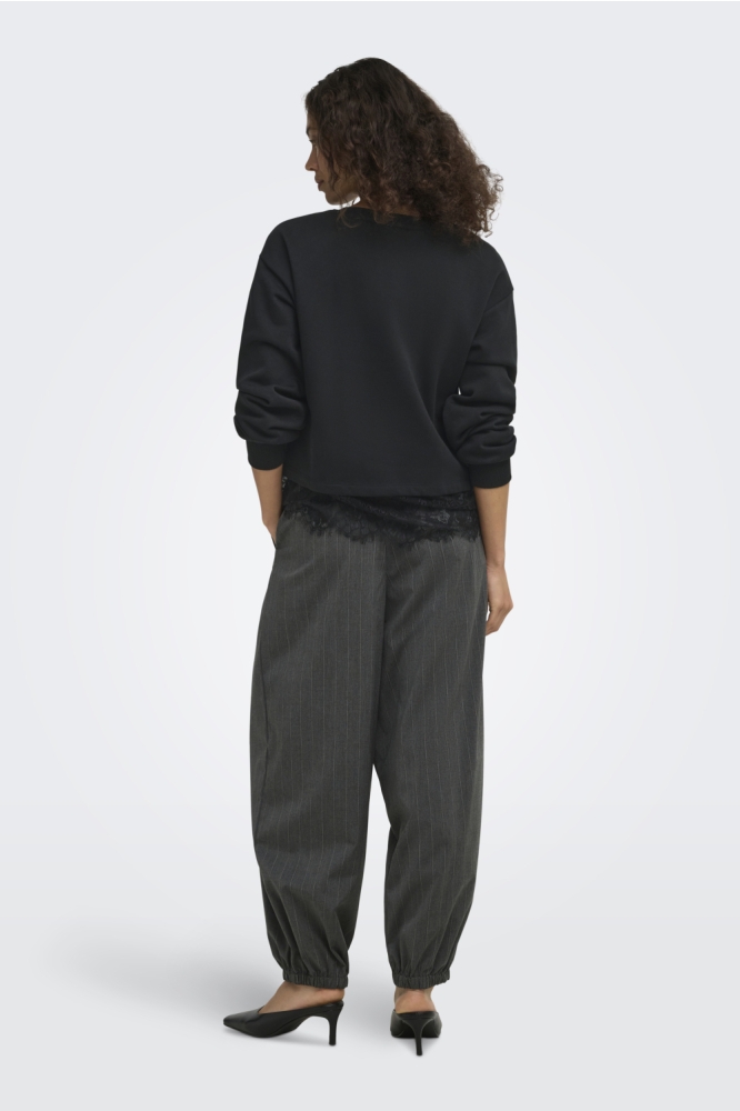 Only zwarte dames sweater | Model
