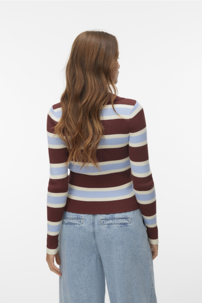 Vero Moda bruine dames trui | Model achteraanzicht