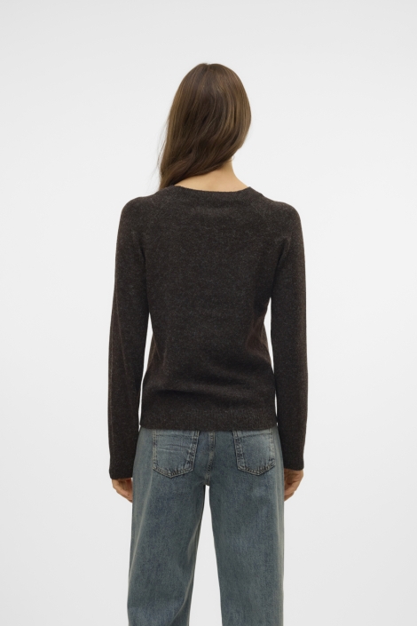 Vero Moda bruine dames trui | Model achteraanzicht