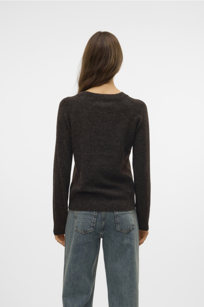 Vero Moda bruine dames trui | Model achteraanzicht