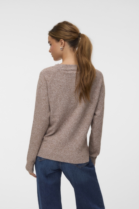 Vero Moda bruine dames trui | Model achteraanzicht