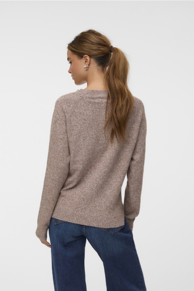 Vero Moda bruine dames trui | Model achteraanzicht