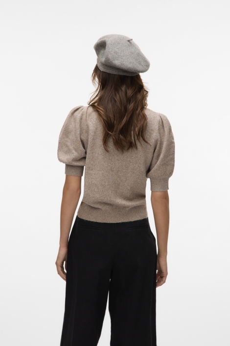 Vero Moda taupe dames trui | Model achteraanzicht