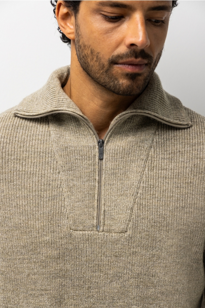 State of Art taupe heren trui | Close up