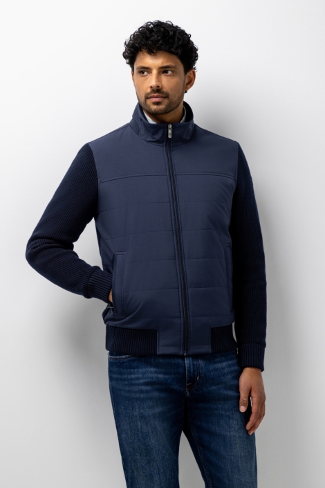 State of Art blauwe heren vest | Model vooraanzicht
