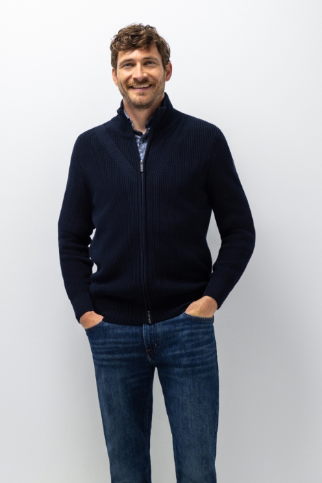 State of Art blauwe heren vest | Model vooraanzicht