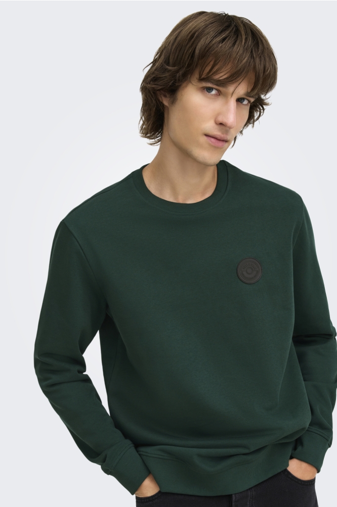 Only & Sons groene heren sweater | Model vooraanzicht