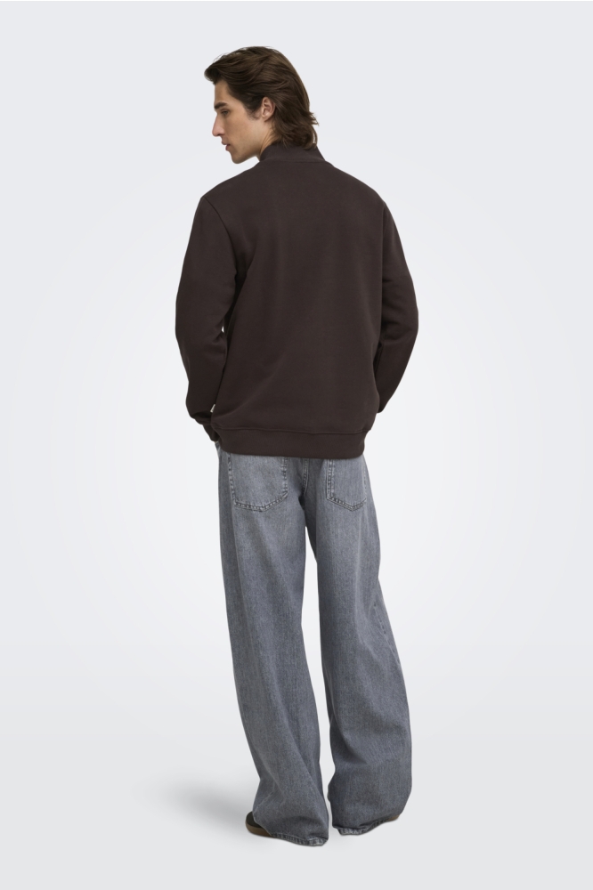 Only & Sons bruine heren sweater | Model