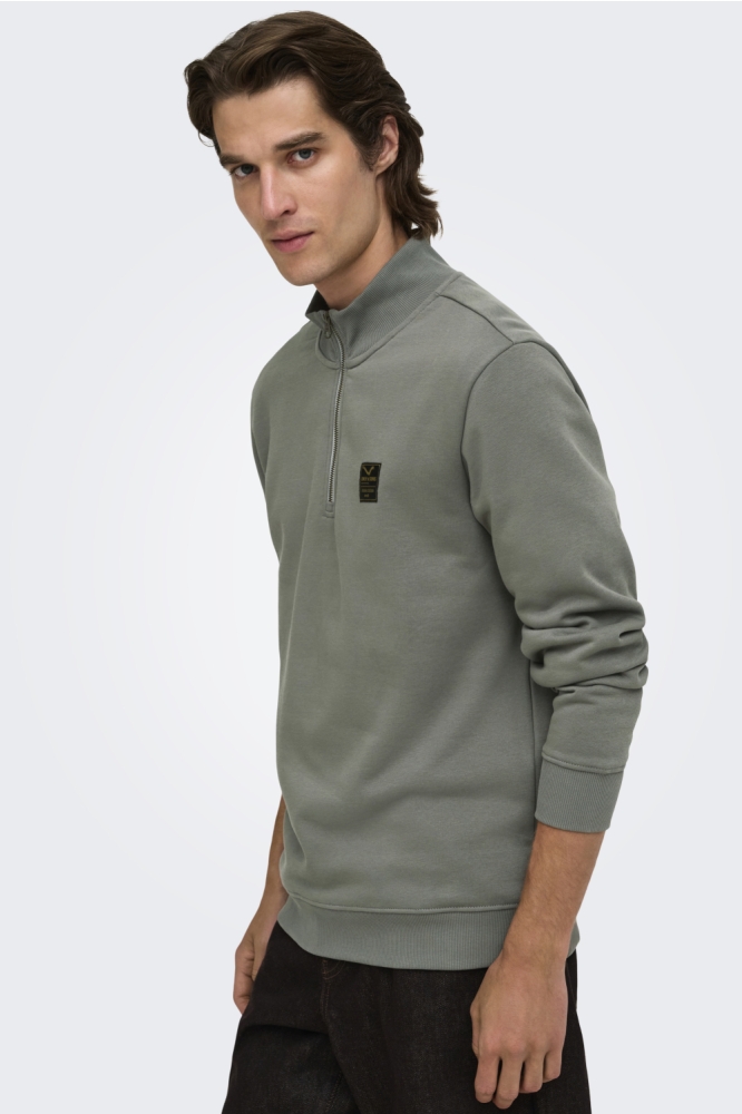 Only & Sons grijze heren sweater | Model zijaanzicht