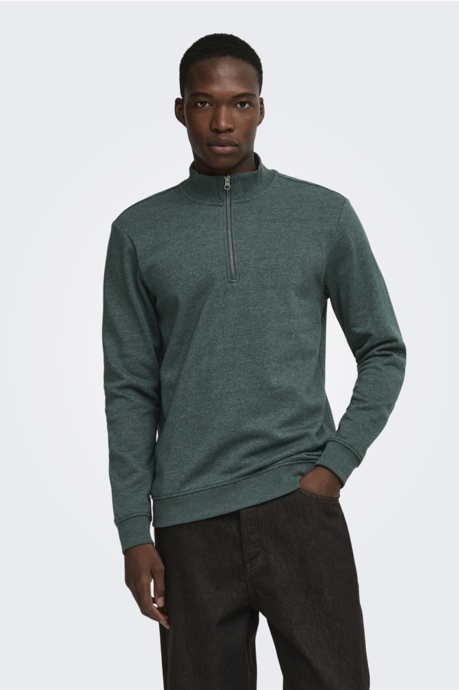 Only & Sons groene heren sweater | Model vooraanzicht