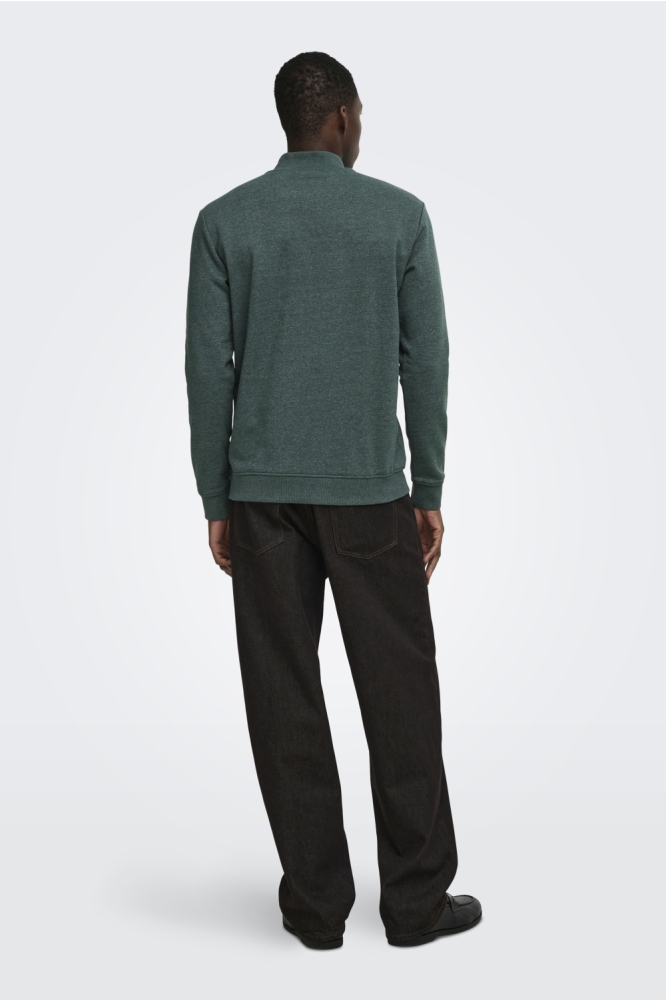 Only & Sons groene heren sweater | Model achteraanzicht